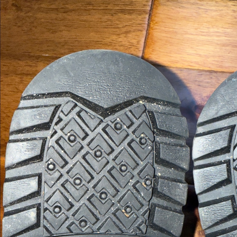 Timberland Grantly Mountain Chukka Boots - Picture 12 of 15